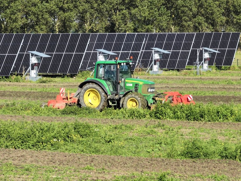 Foto van een zonnepark in aanbouw | informatie over Zonnepark Symbizon