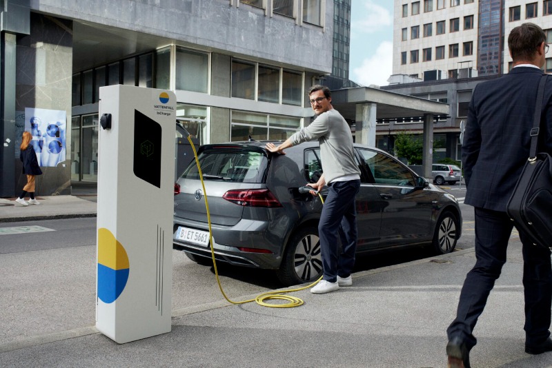 Wij breiden ons laadnetwerk in Nederland & Europa steeds verder uit. En we maken het mogelijk om thuis en op kantoor te laden.