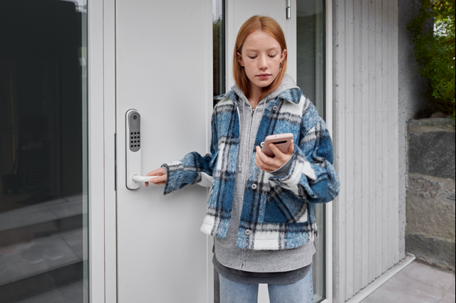 Meisje met telefoon | Vattenfall Energie